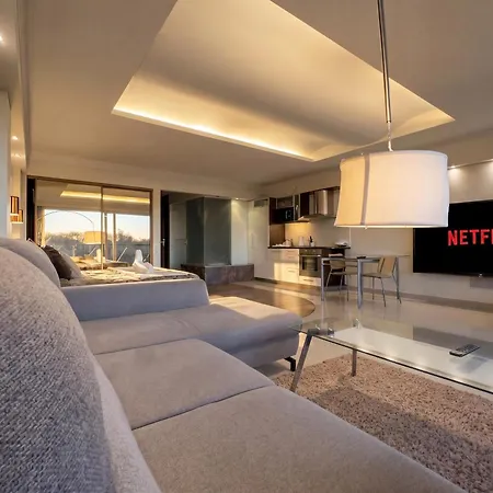 Sauna Penthouse With Views And Free Parking - *