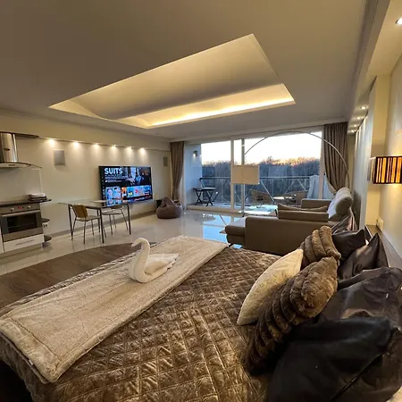 Sky-high Sauna Penthouse Retreat With Views * 里加