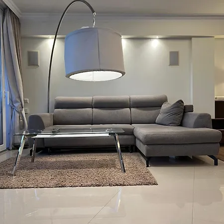 Sauna Penthouse With Views And Free Parking -
