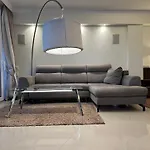 Sauna Penthouse With Views And Free Parking -