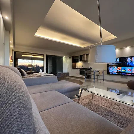 Sauna Penthouse With Views And Free Parking -