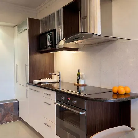 Sauna Penthouse With Views And Free Parking - דירה *